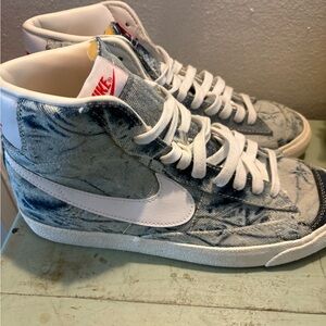 Nike Women's Mid-Top Denim-Style Blazer Sneaker - White/Blue